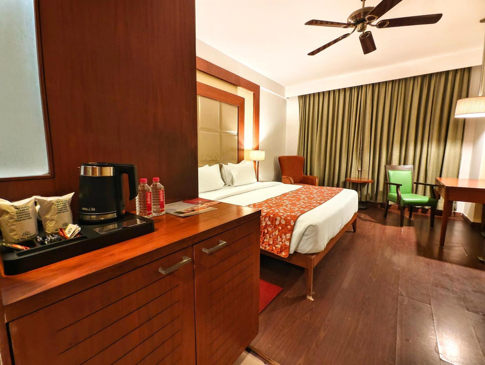 The Sky Imperial, Thaltej Hotel Ahmedabad Exterior photo